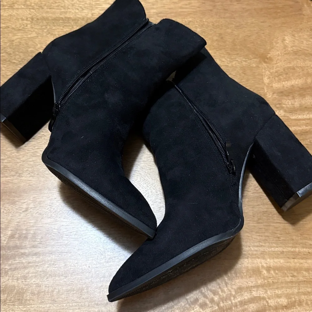 Athlefit heeled black suede boots